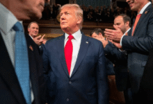 La administración de Donald J. Trump dio a conocer una nueva “Estrategia Nacional de Seguridad” en la que América Latina asume un protagonismo central. El plan incluye fortalecer la influencia estadounidense en la región, combatir migraciones masivas, narcotráfico y amenazas transfronterizas —y revive la lógica de la Doctrina Monroe con un nuevo término: “Corolario Trump”.